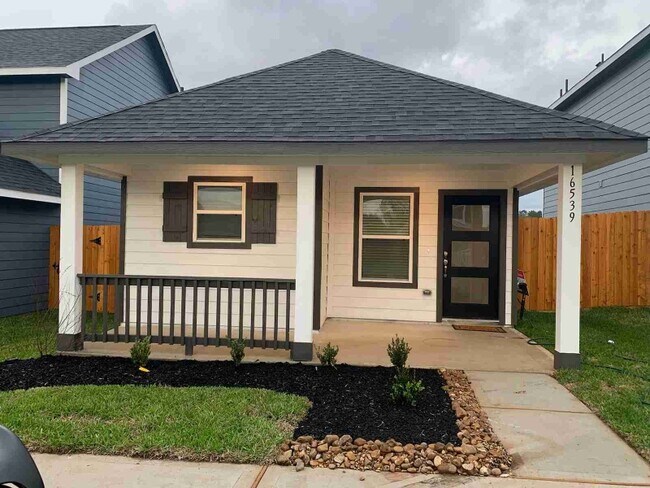 Foto del edificio - 16539 Colleen Pl