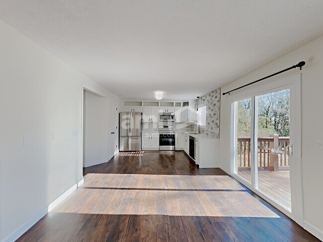 Building Photo - 709 Comanche Court