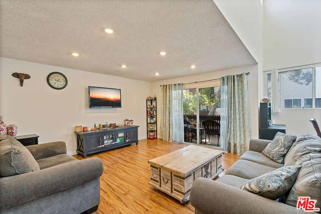 Primary Photo - 5950 Canterbury Dr