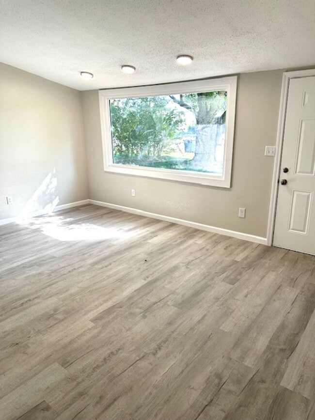 Foto del edificio - Charming Completely Remodeled Ranch