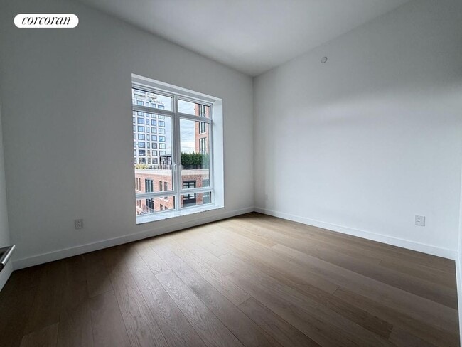 Foto del edificio - 555 W 22nd St