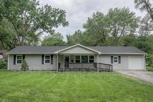 Building Photo - 10316 Crystal Ave