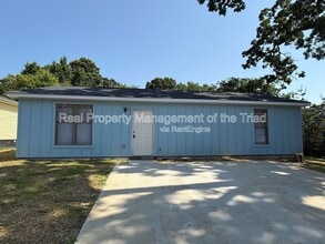 Building Photo - 617 Ross Ave