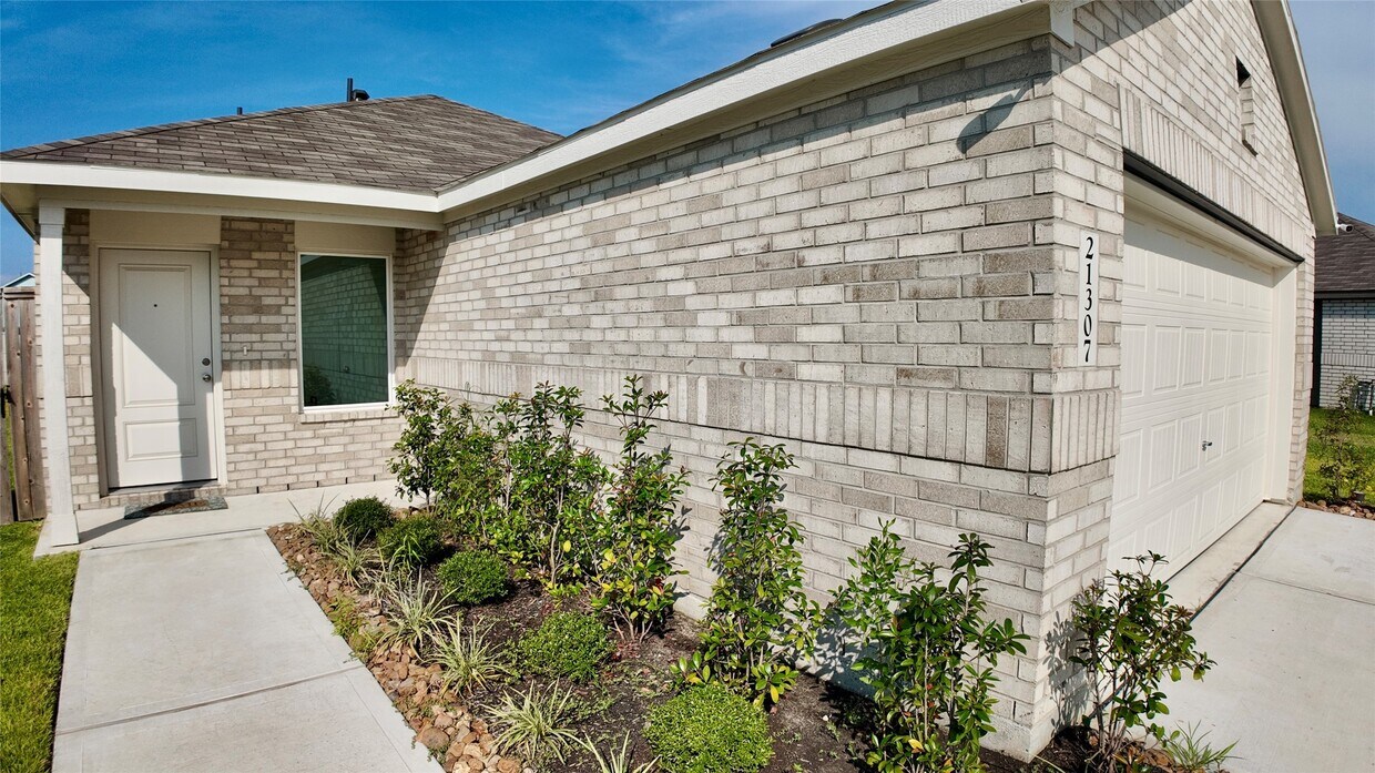 Primary Photo - 21307 Bianchi Ct