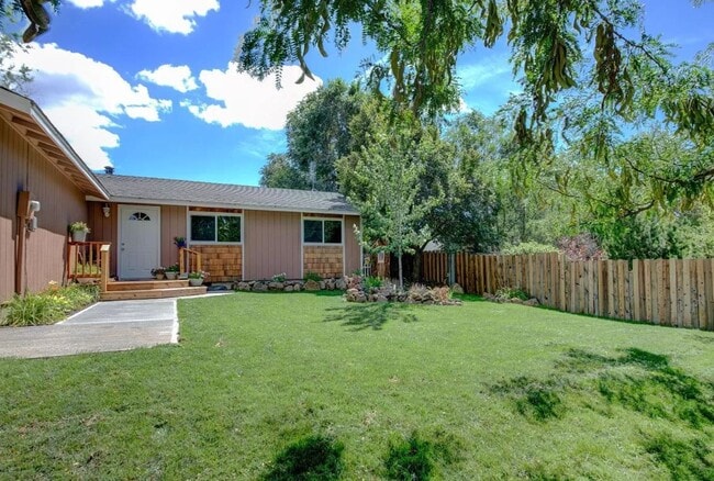 Front Yard - 2522 SW Umatilla Ave