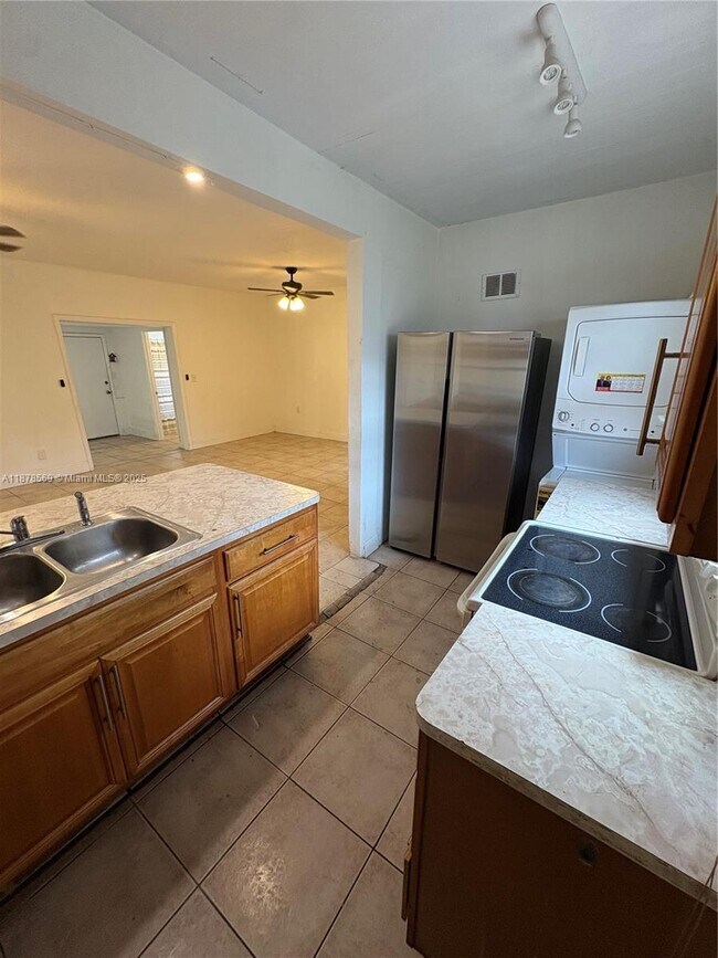 Foto del edificio - 3021 NW 66th St