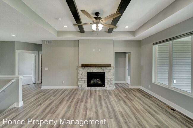 Foto del edificio - 4 br, 3 bath House - 8640 S. 51st Street