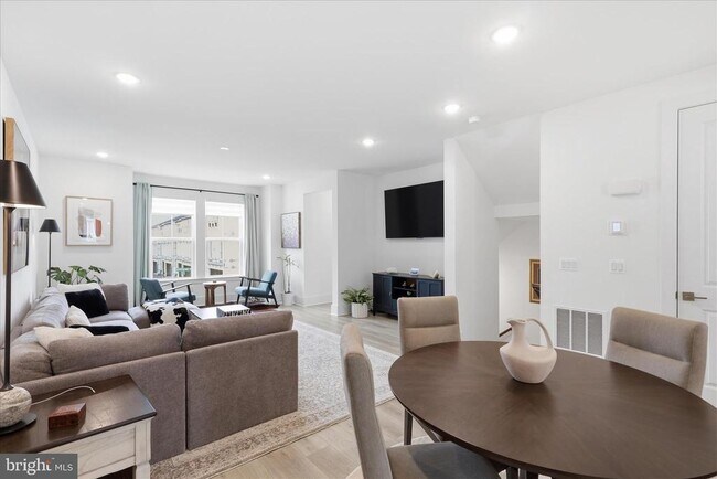 Foto del edificio - 9507 Maidenhair Ave