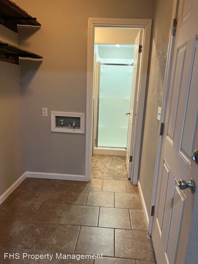 Building Photo - 6 br, 3 bath House - 2613 W Jean