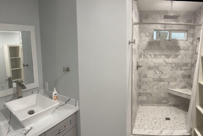 Esquina del edificio - 917 Clemensen Ave