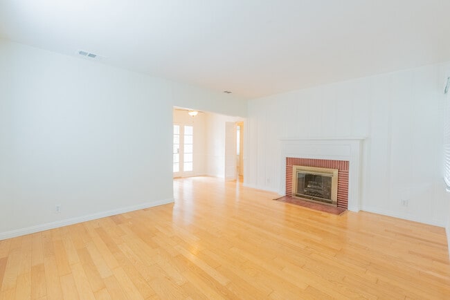 Sala de estar - 5025 Kester Ave