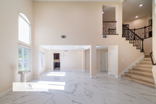 Foto del edificio - Stunning Remodeled Home in Walnut Valley U...