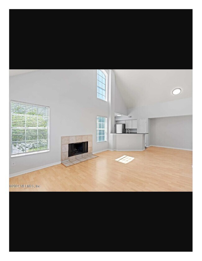 Foto del edificio - 13700 Richmond Park Dr N