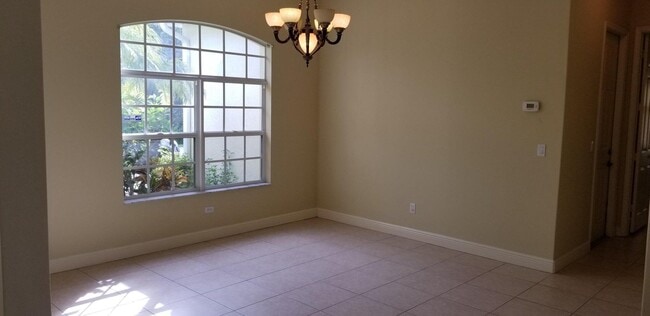 Foto del edificio - 414 SW Cherryhill Rd