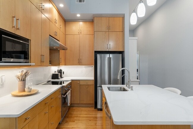 Building Photo - 758 Tremont St