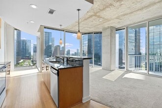 Building Photo - 360 Nueces St