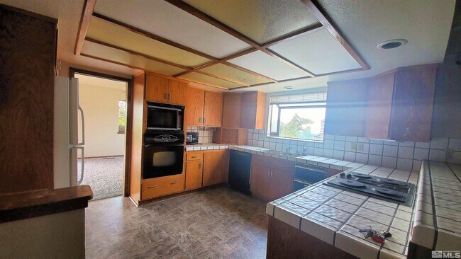 Building Photo - 3060 Comstock Dr