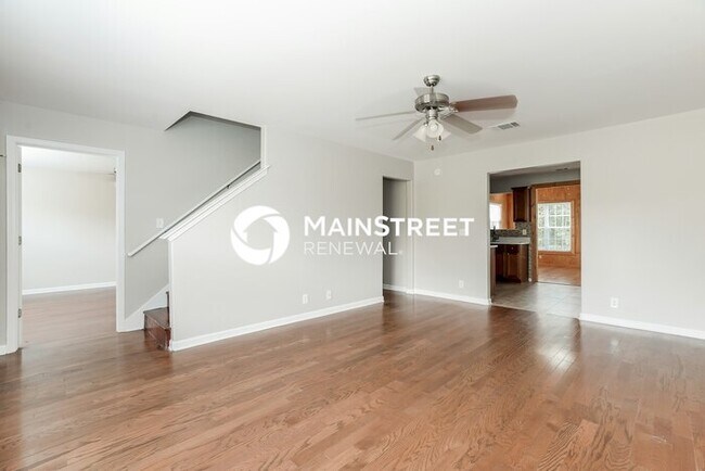 Building Photo - 3 Bedroom Pet-Friendly Home in La Vergne, TN with Main Street Renewal