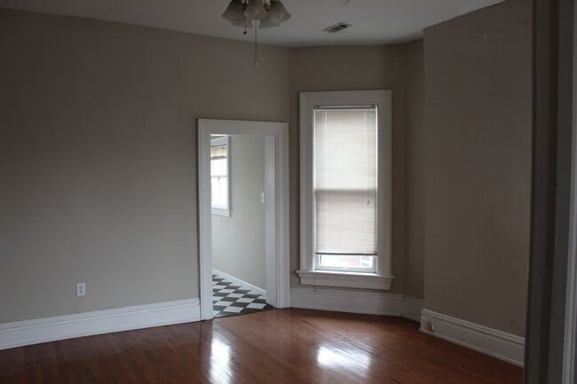 Building Photo - 57 Smith Pl
