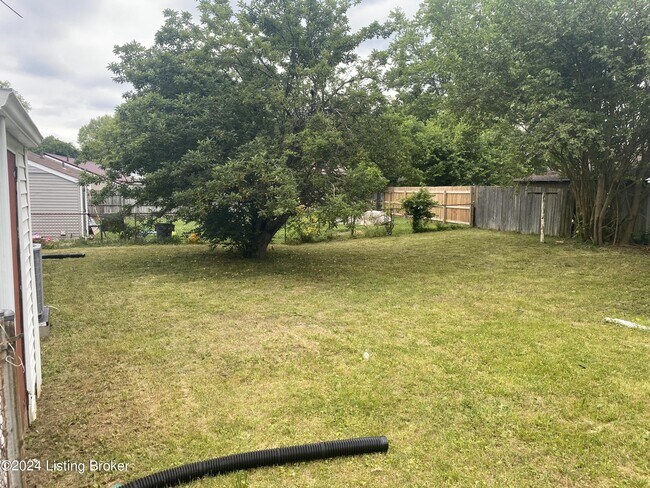 Building Photo - 9611 Toledo Ln