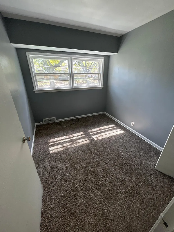 Building Photo - 4735 Birchcrest Dr