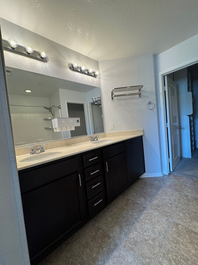 Building Photo - 1460 Mockingbird Ct