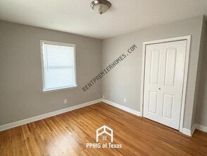 Building Photo - 1000 Lessel Dr