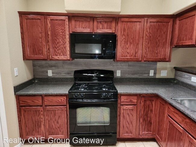 Building Photo - 3 br, 2 bath House - 3060 S Ragen Dr