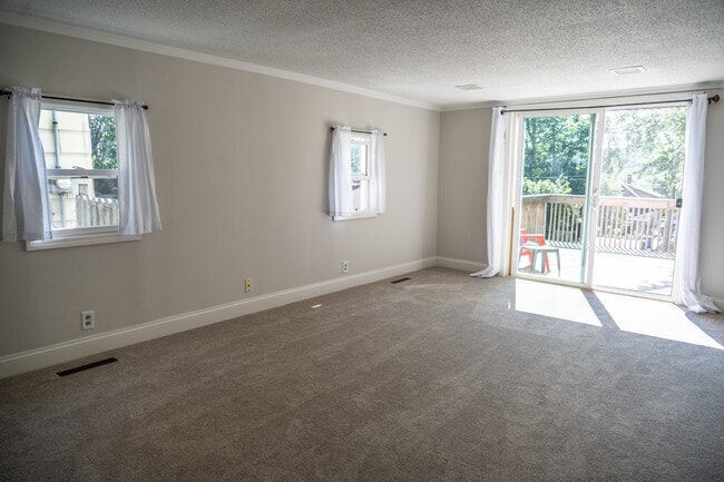 Master bedroom - 750 Stewart Ave