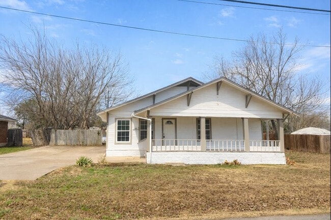 Building Photo - 1208 Hall St