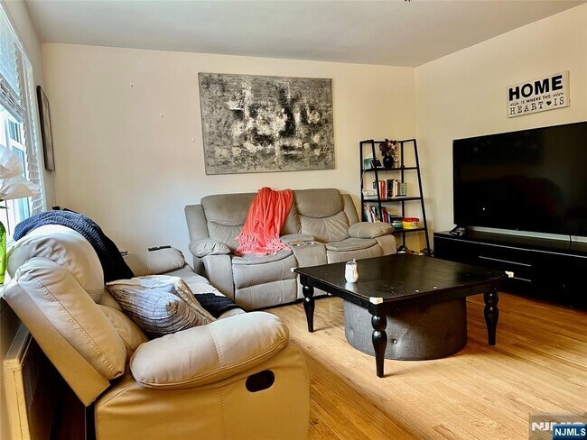 Foto del edificio - 241 W Passaic St