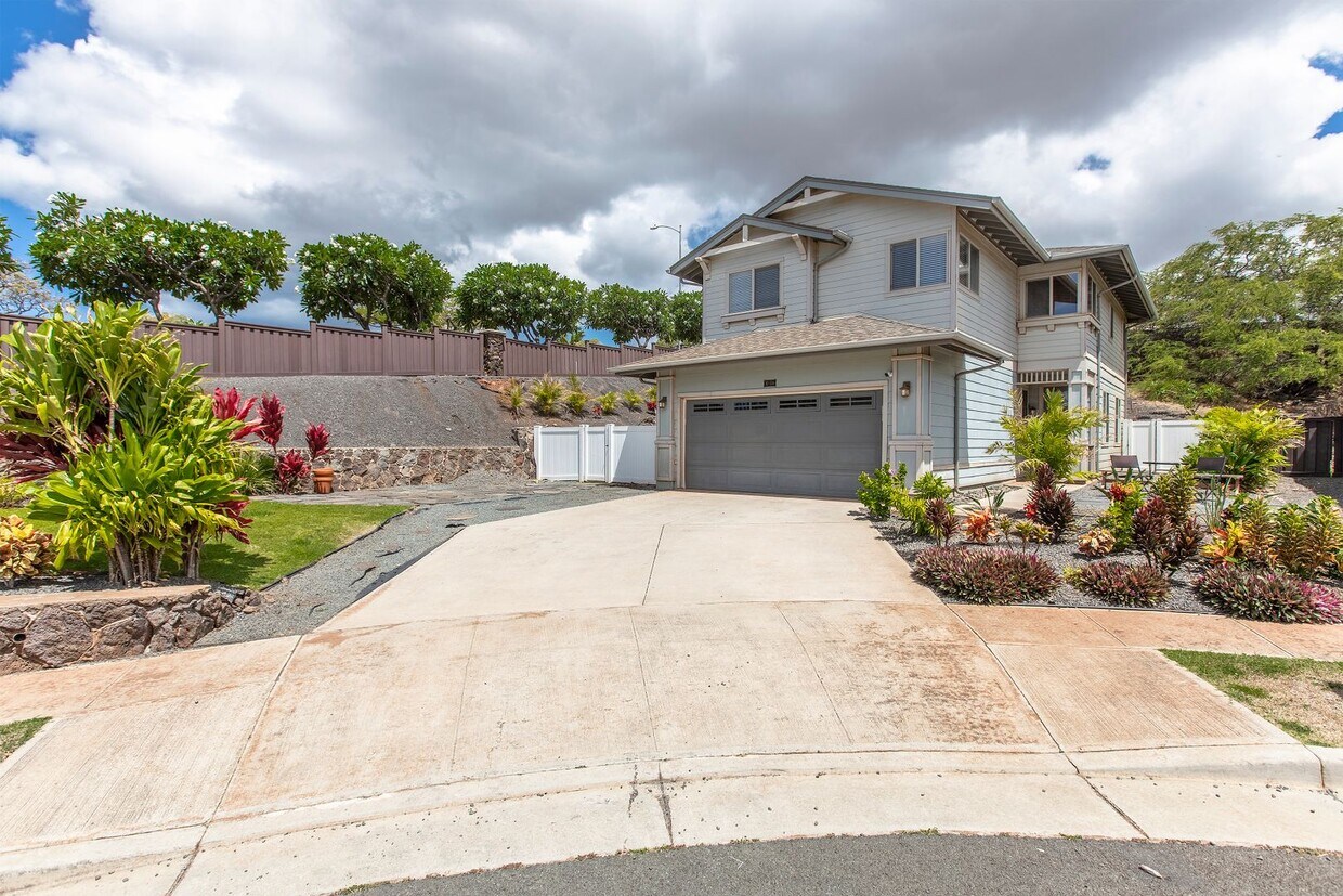 Primary Photo - Pet Friendly SOLAR Energy Single Family Ho...