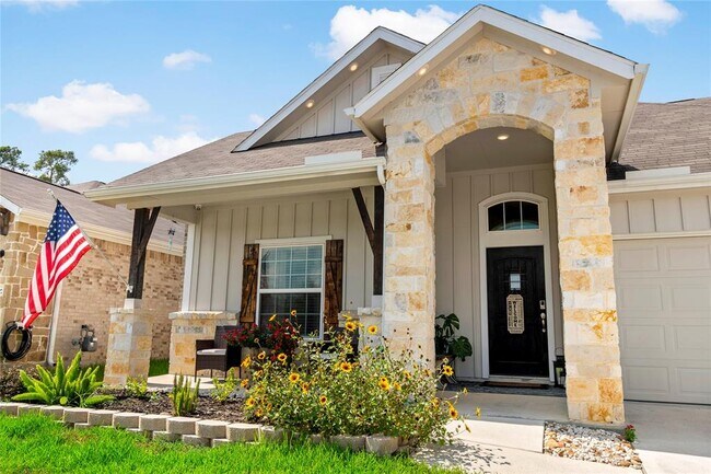 Foto del edificio - 15331 Lakewood Terrace Dr