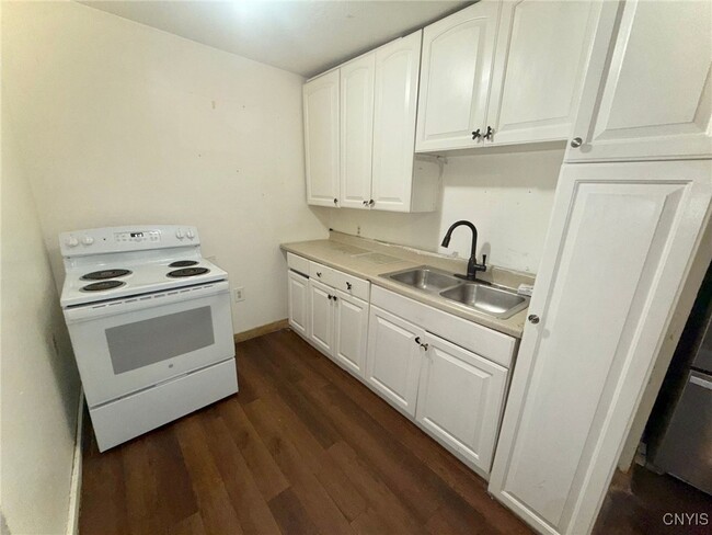 Building Photo - 365 Richmond Ave