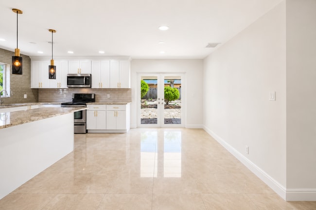 Building Photo - 2100 N Seacrest Blvd