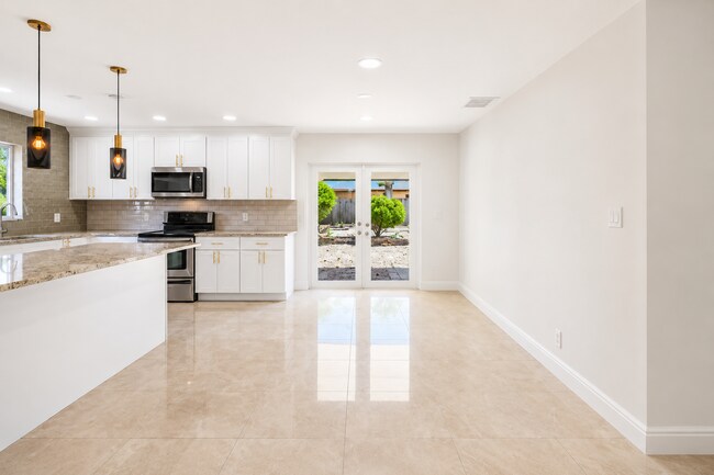 Foto del edificio - 2100 N Seacrest Blvd