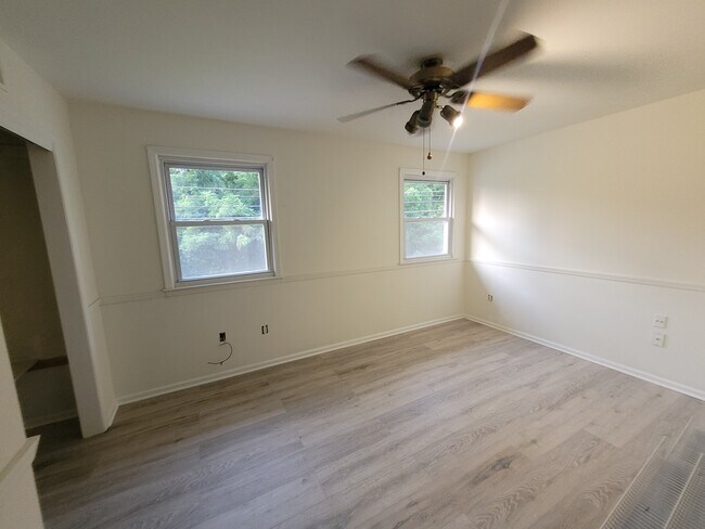 Dormitorio 3 - 4008 Oakland Road