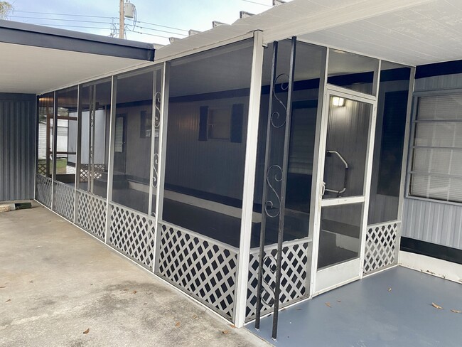 Foto del edificio - 1134 Lakewood Cir E