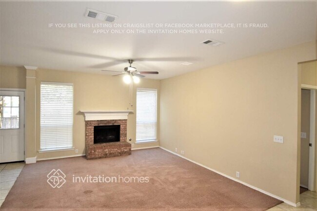 Building Photo - 10113 Pear St