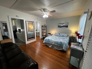 Building Photo - 3046 E Vista St