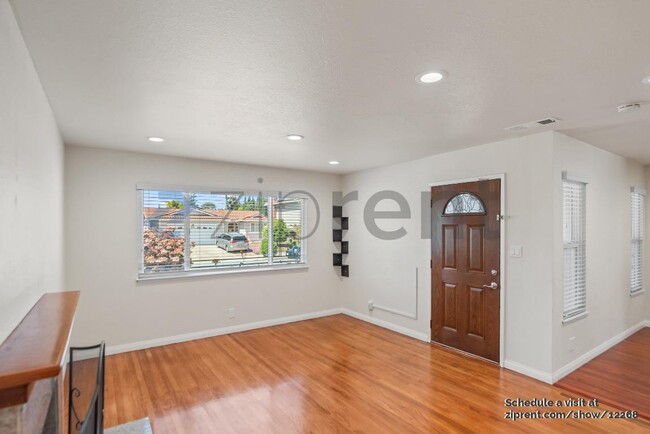 Building Photo - 3418 Sagewood Ln