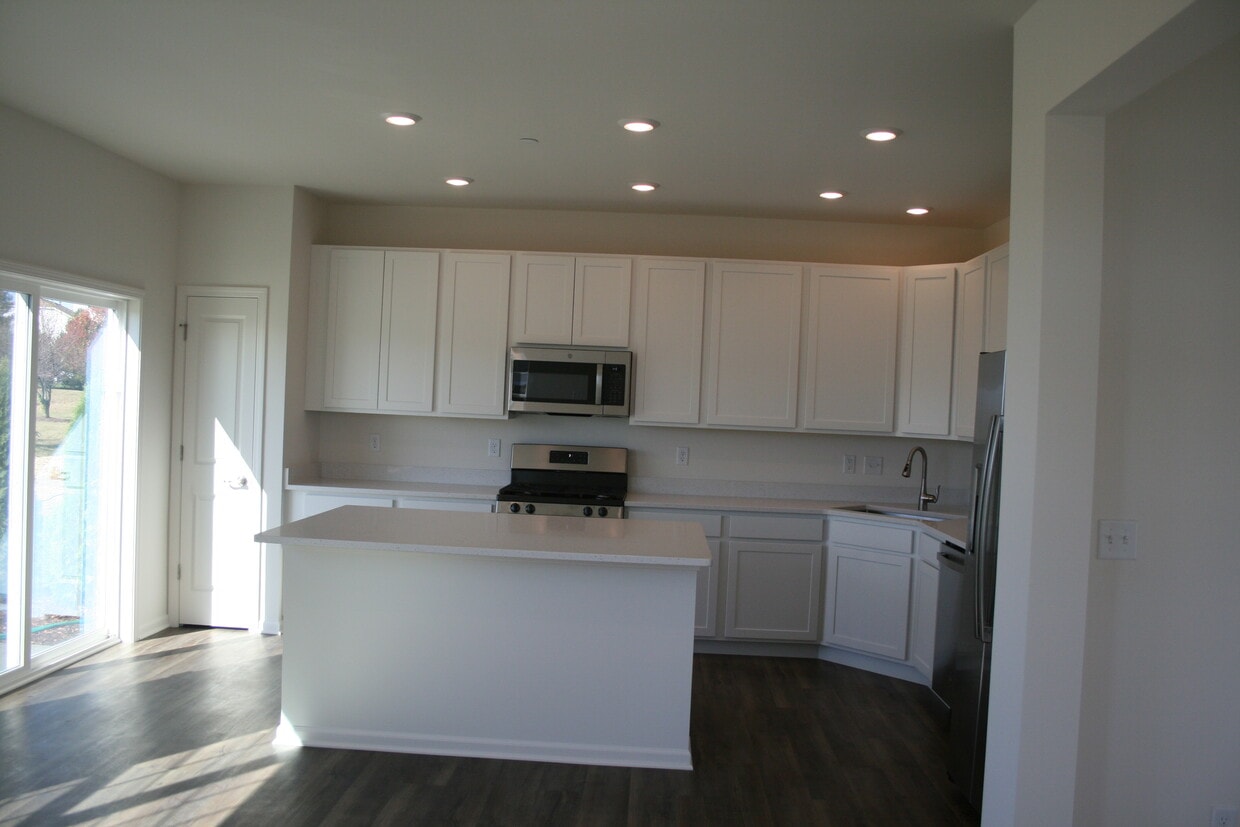 Kitchen - 1112 Hawk Hollow Dr