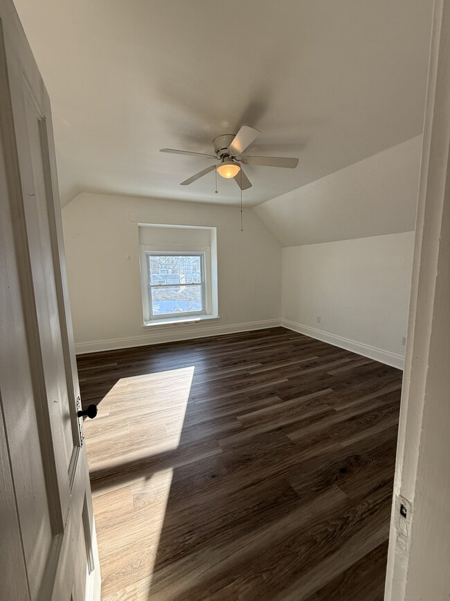 Dormitorio 1 - 260 Webster St