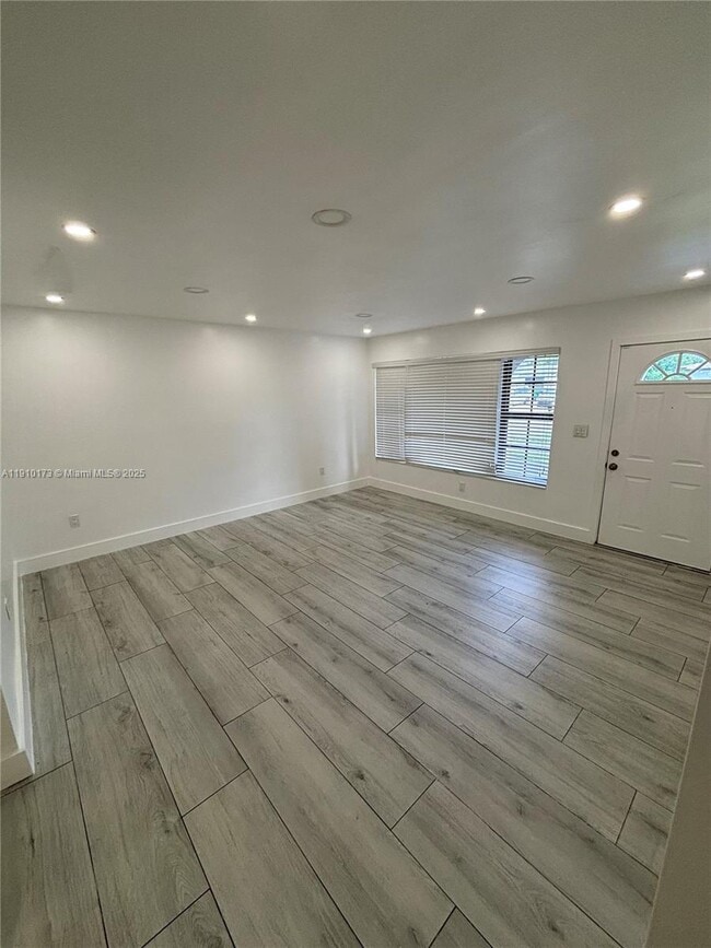 Foto del edificio - 17110 NW 11th Ave