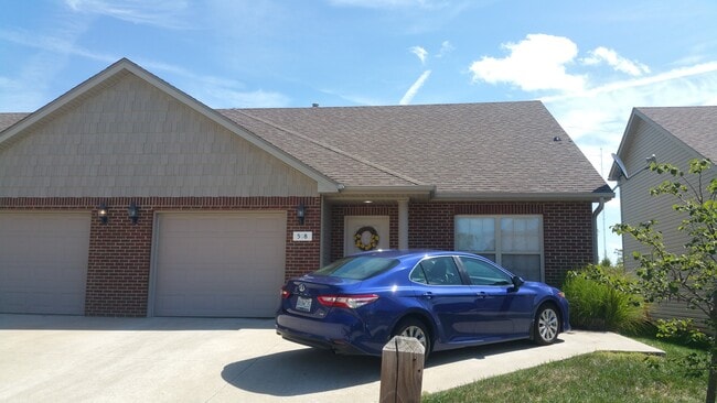 Building Photo - 700 Glenstone Dr