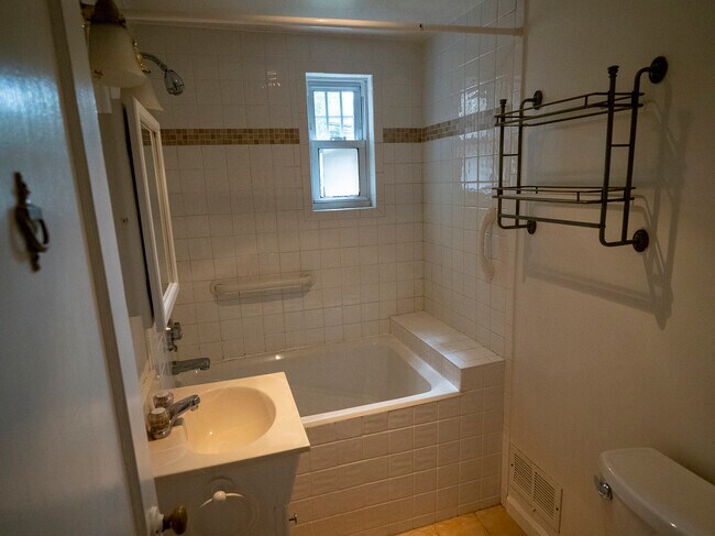 Building Photo - 38 Hassake Rd
