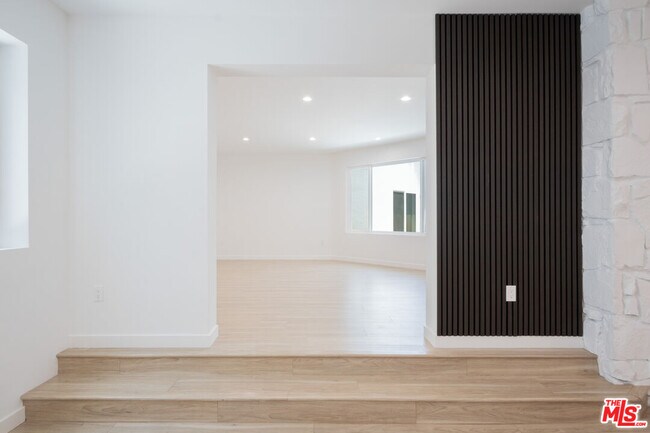 Foto del edificio - 1346 N Stanley Ave