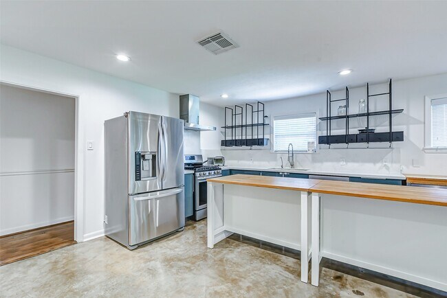 Foto del edificio - 1202 Shadeland Dr