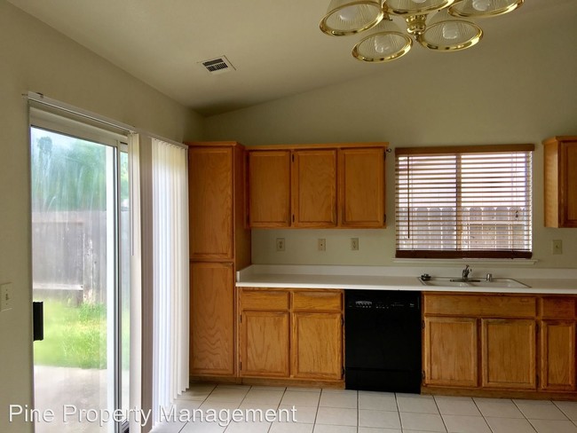 Building Photo - 3 br, 2 bath House - 1065 Grouse Dr
