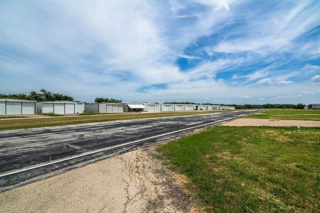 Foto del edificio - 11471 Airway Blvd